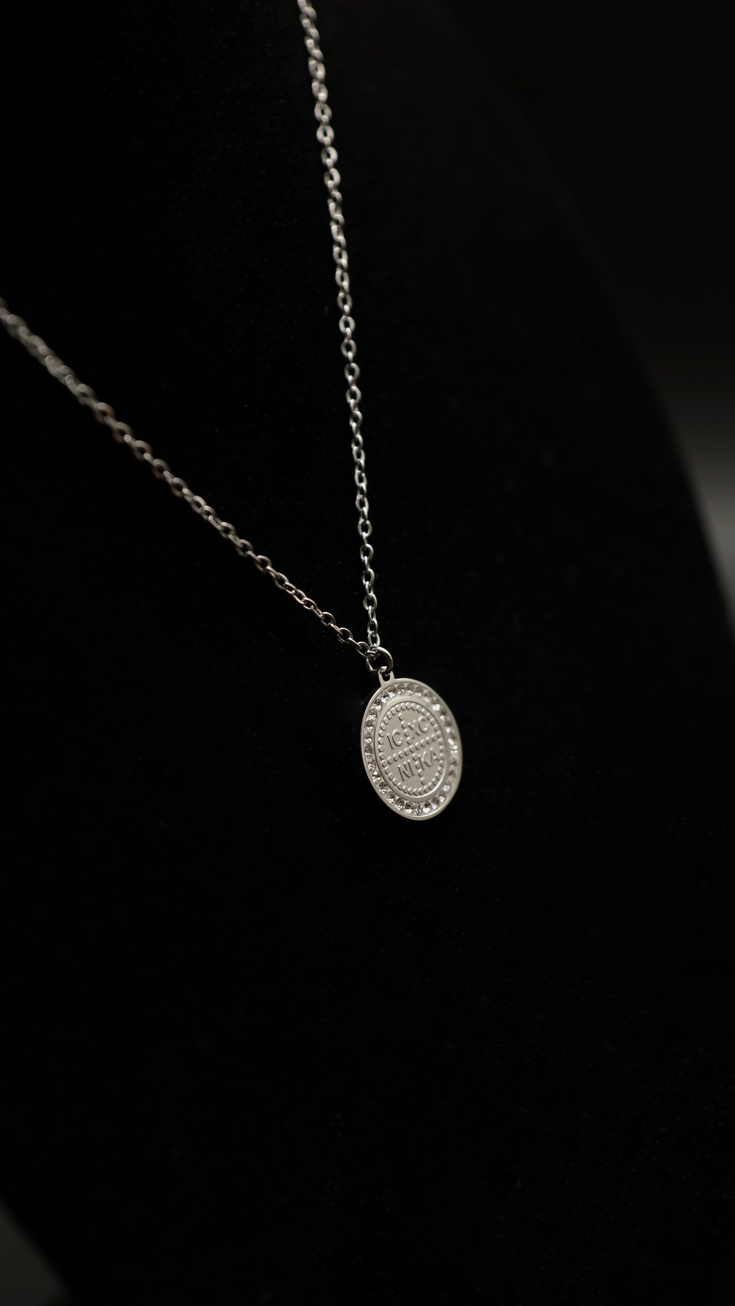 IC XC NI KA Kette mit Steinen / silber
