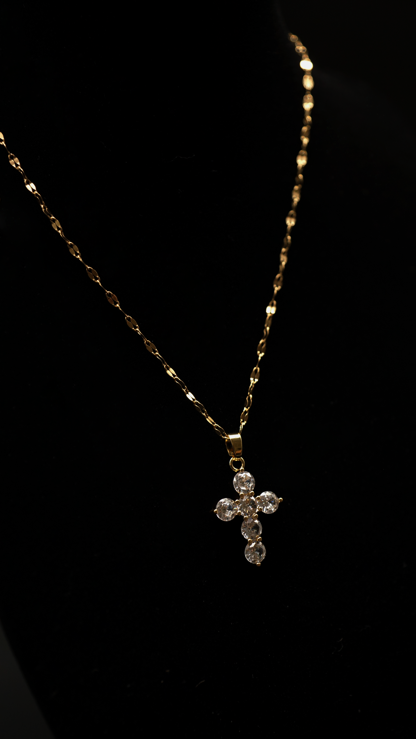 Kreuzkette runde Steine / gold