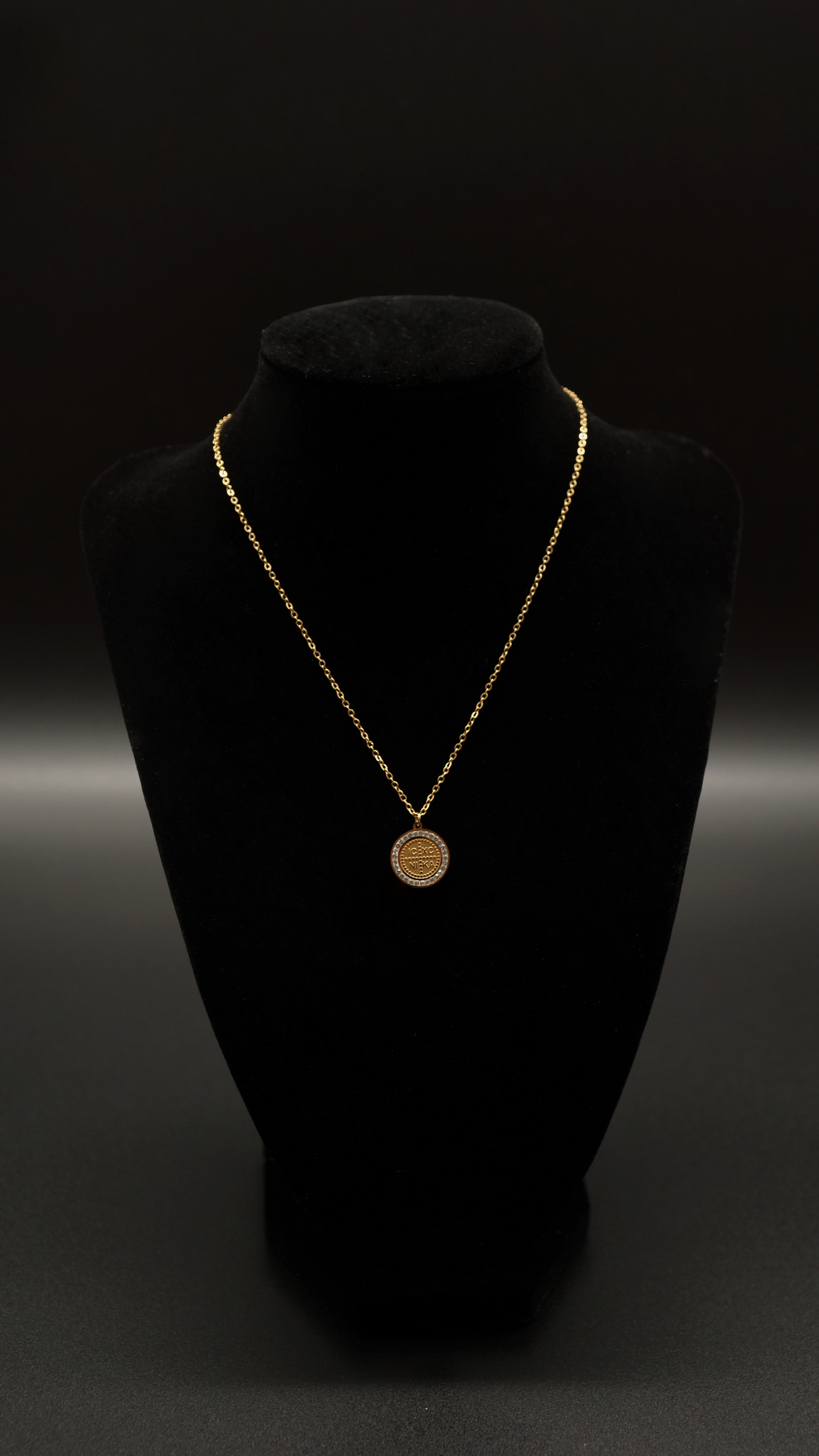IC XC NI KA Kette mit Steinen / gold